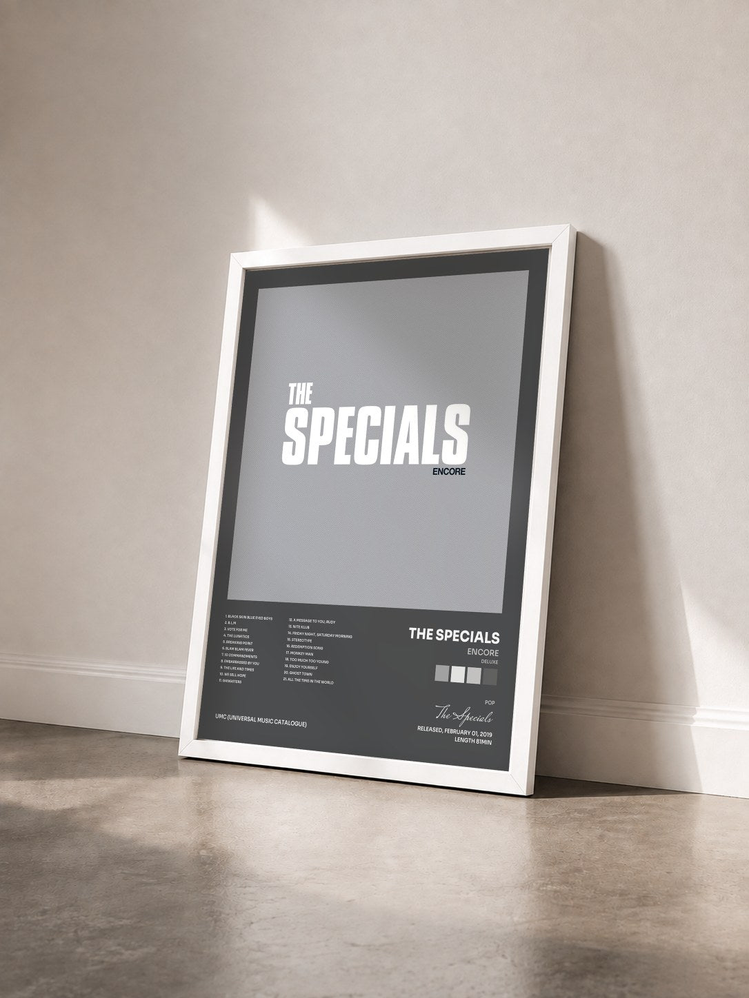 #blanc Tableau de l'album Encore (Deluxe) de The Specials vu de trois quarts, cadre blanc