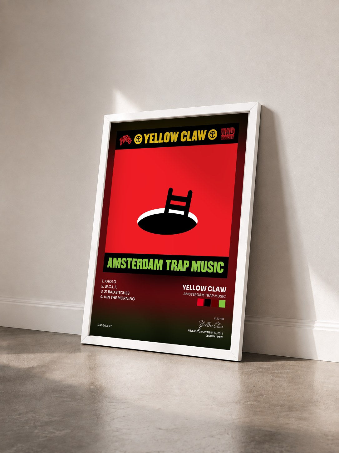 #blanc Tableau de l'album Amsterdam Trap Music de Yellow Claw vu de trois quarts, cadre blanc
