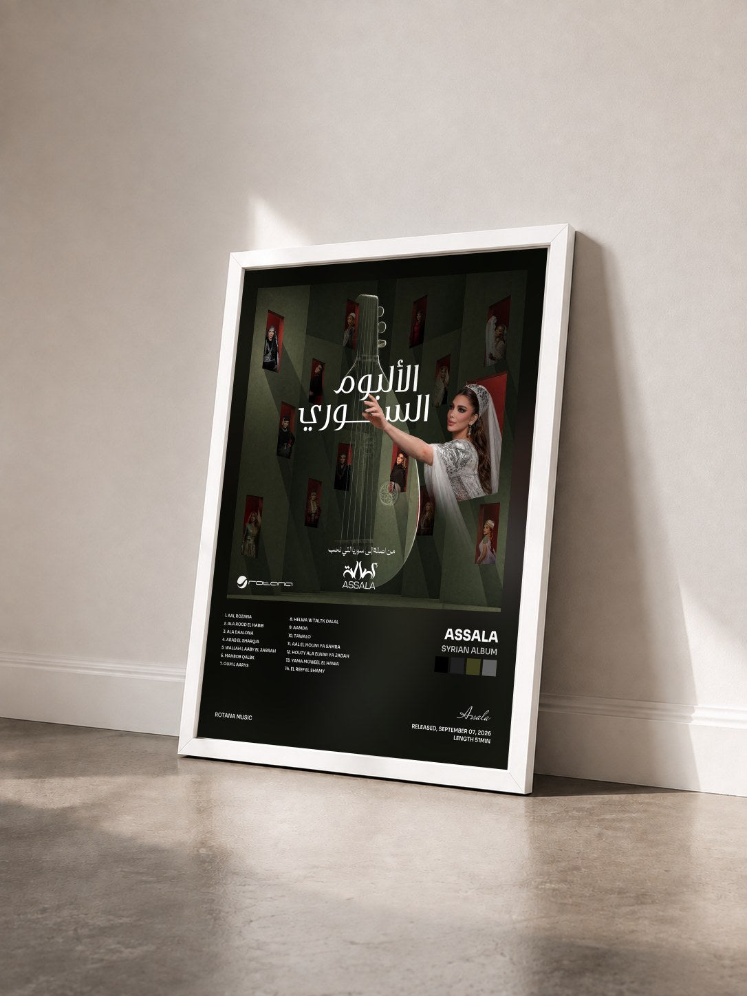 #blanc Tableau de l'album Syrian Album de Assala vu de trois quarts, cadre blanc