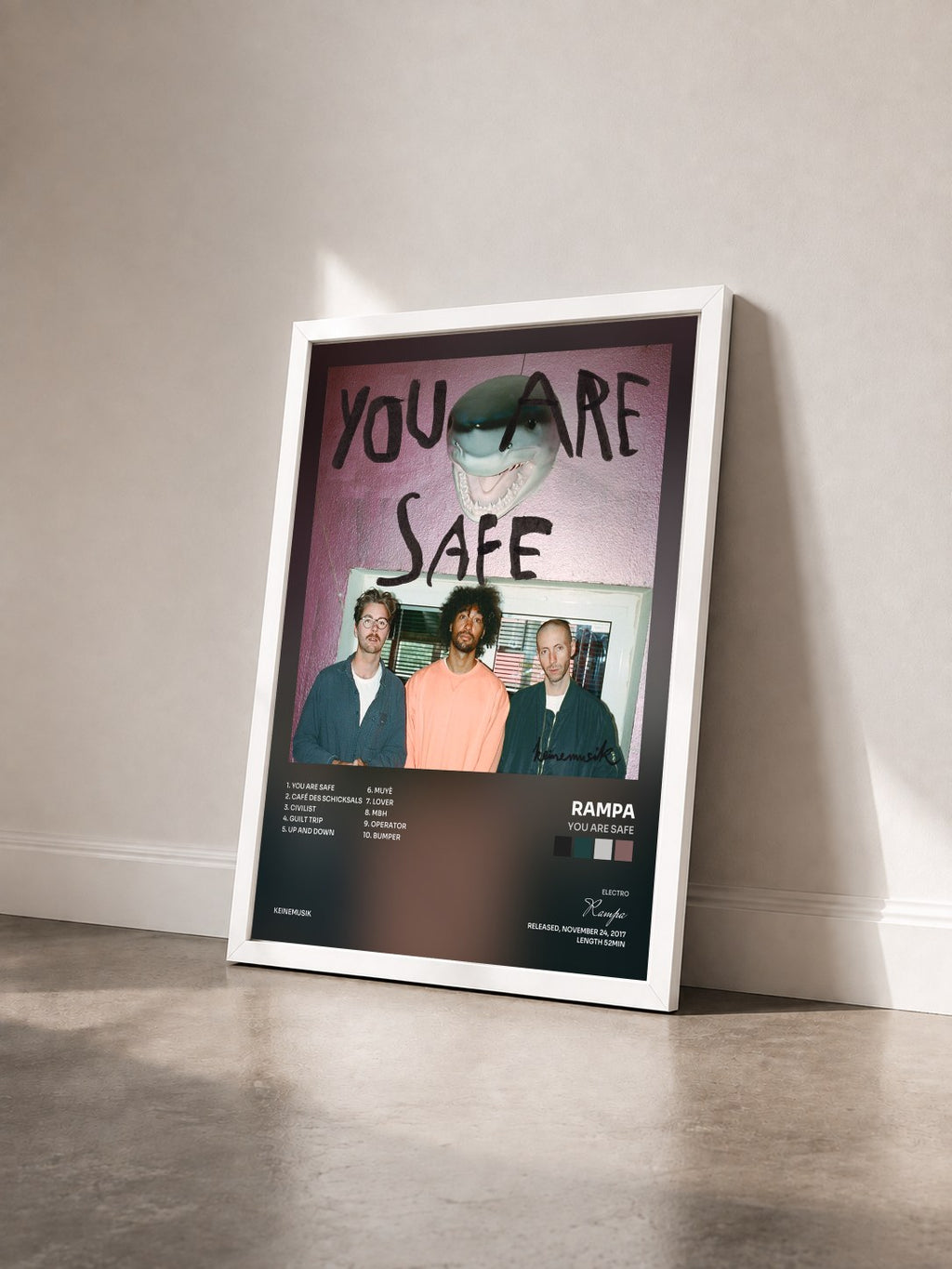 #blanc Tableau de l'album You Are Safe de Rampa vu de trois quarts, cadre blanc