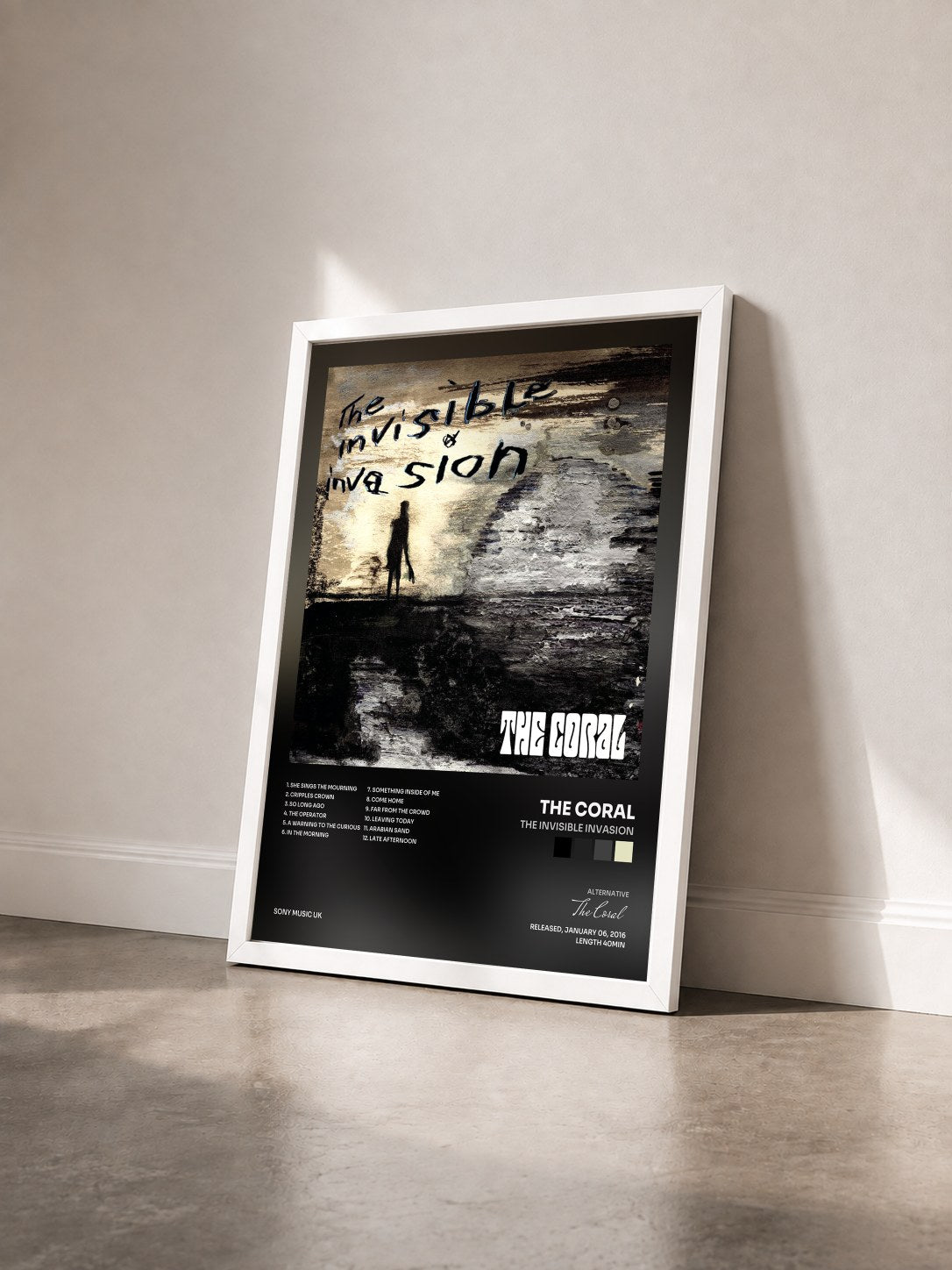 #blanc Tableau de l'album The Invisible Invasion de The Coral vu de trois quarts, cadre blanc