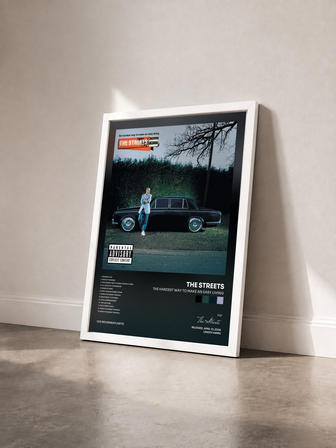 #blanc Tableau de l'album The Hardest Way to Make an Easy Living de The Streets vu de trois quarts, cadre blanc