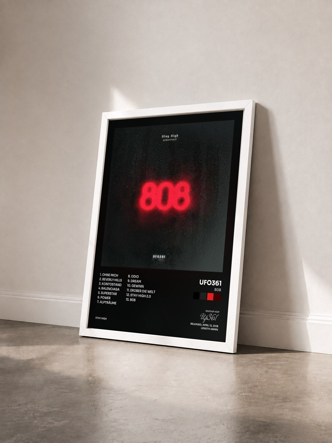 #blanc Tableau de l'album 808 de Ufo361 vu de trois quarts, cadre blanc