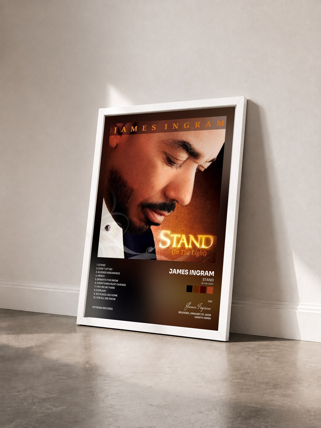 #blanc Tableau de l'album Stand (in the Light) de James Ingram vu de trois quarts, cadre blanc