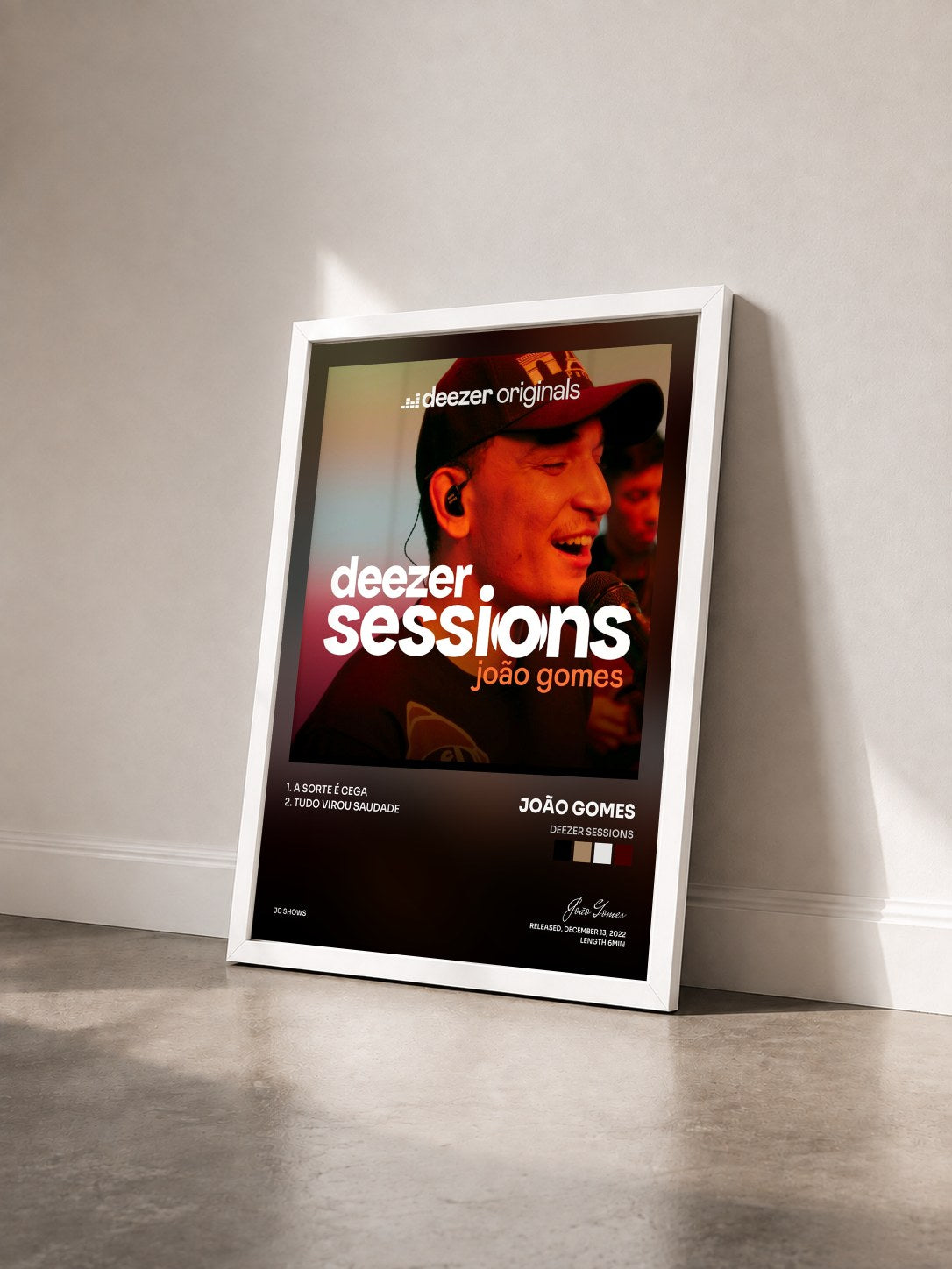 #blanc Tableau de l'album Deezer Sessions de João Gomes vu de trois quarts, cadre blanc