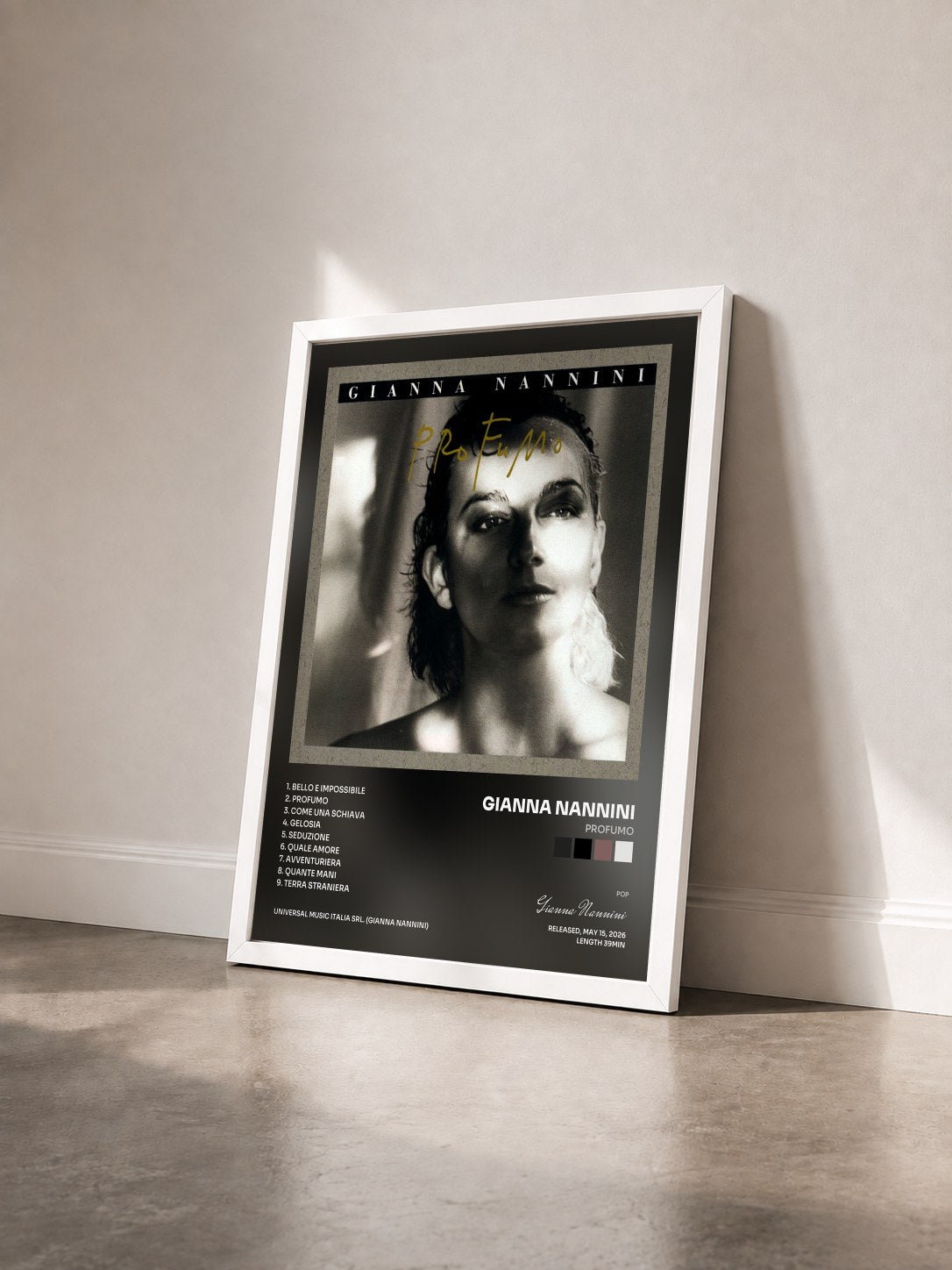 #blanc Tableau de l'album Profumo de Gianna Nannini vu de trois quarts, cadre blanc