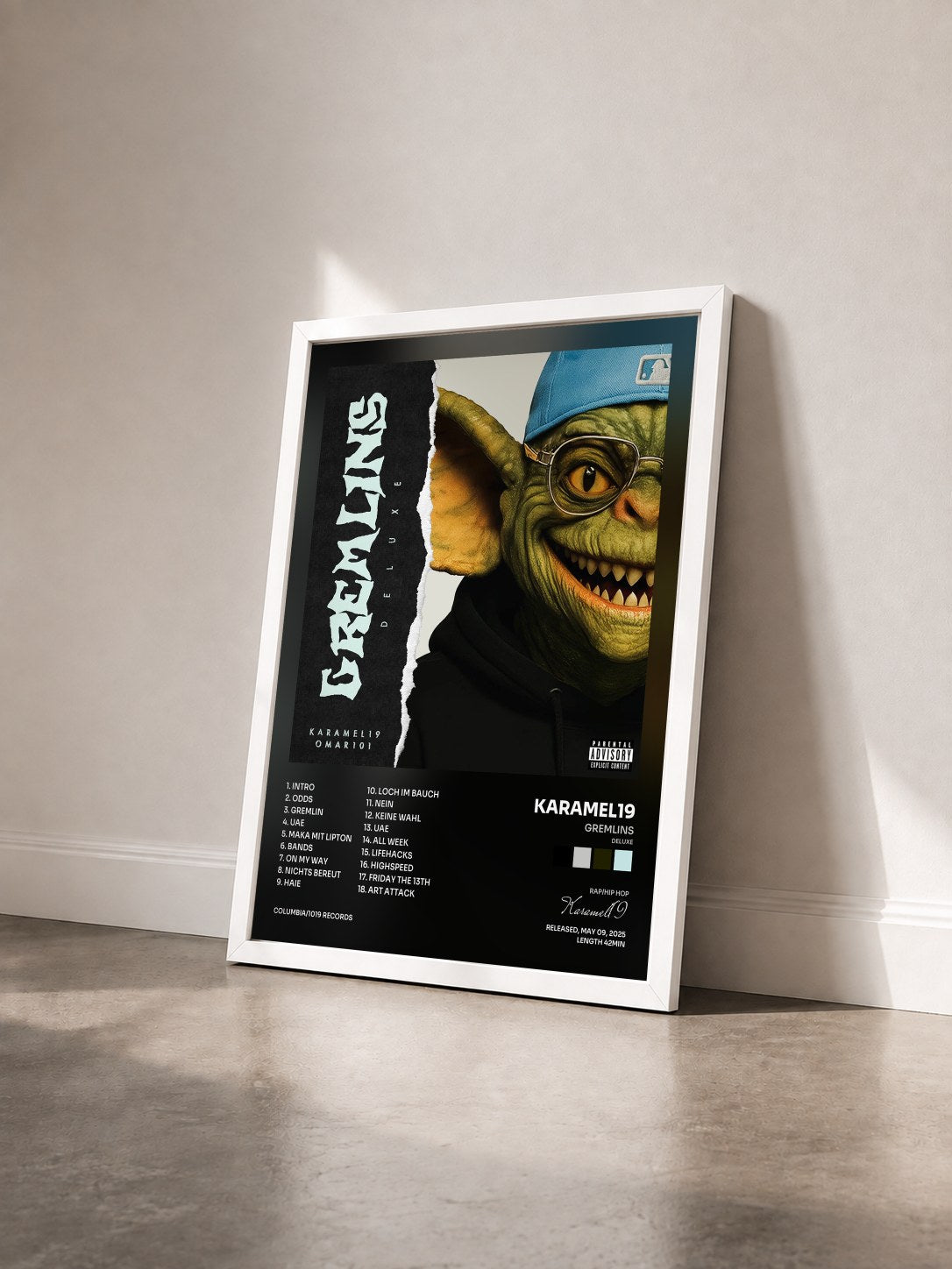 #blanc Tableau de l'album Gremlins (Deluxe) de Karamel19 vu de trois quarts, cadre blanc
