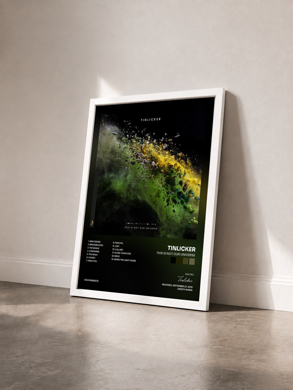 #blanc Tableau de l'album This Is Not Our Universe de Tinlicker vu de trois quarts, cadre blanc