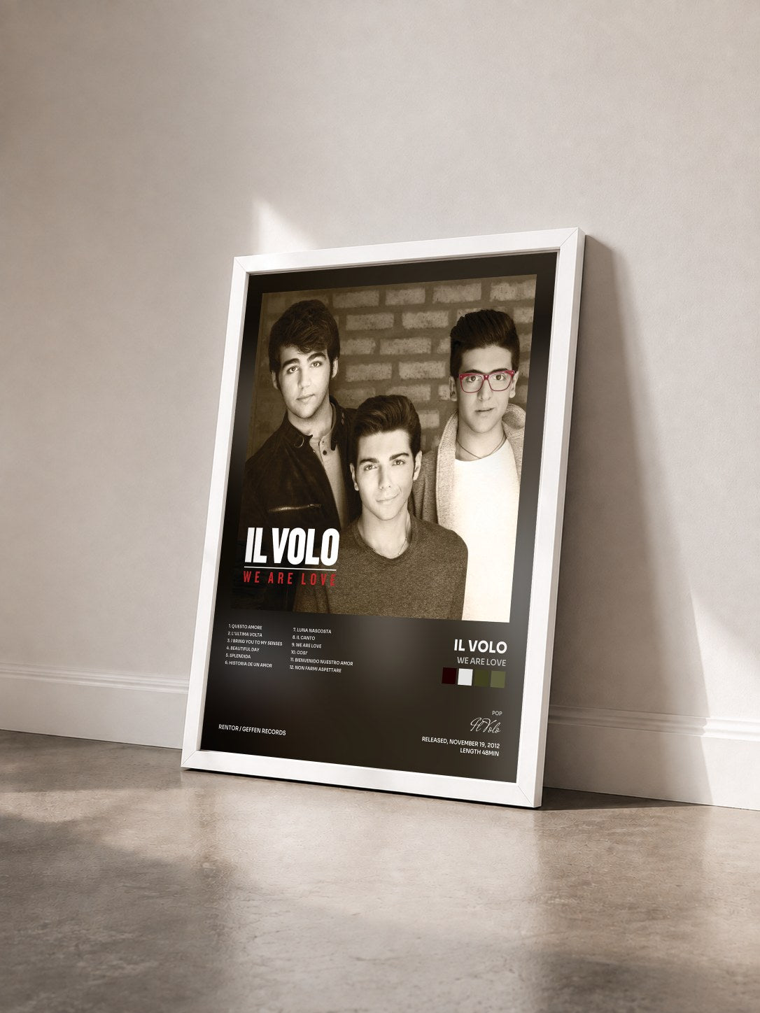 #blanc Tableau de l'album We Are Love de Il Volo vu de trois quarts, cadre blanc