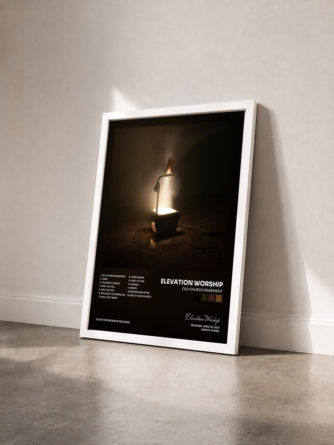 #blanc Tableau de l'album Old Church Basement de Elevation Worship vu de trois quarts, cadre blanc