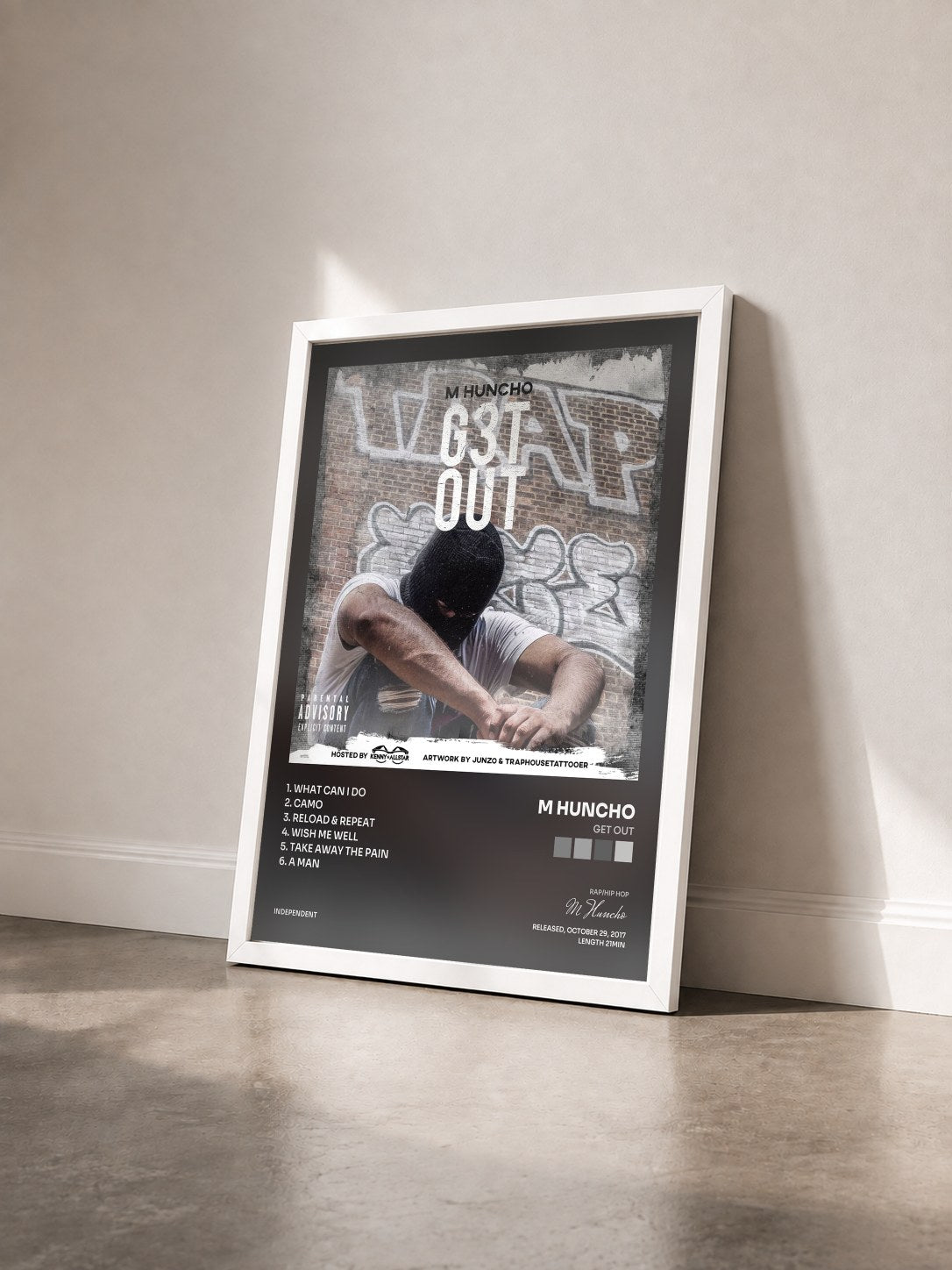 #blanc Tableau de l'album GET OUT de M Huncho vu de trois quarts, cadre blanc