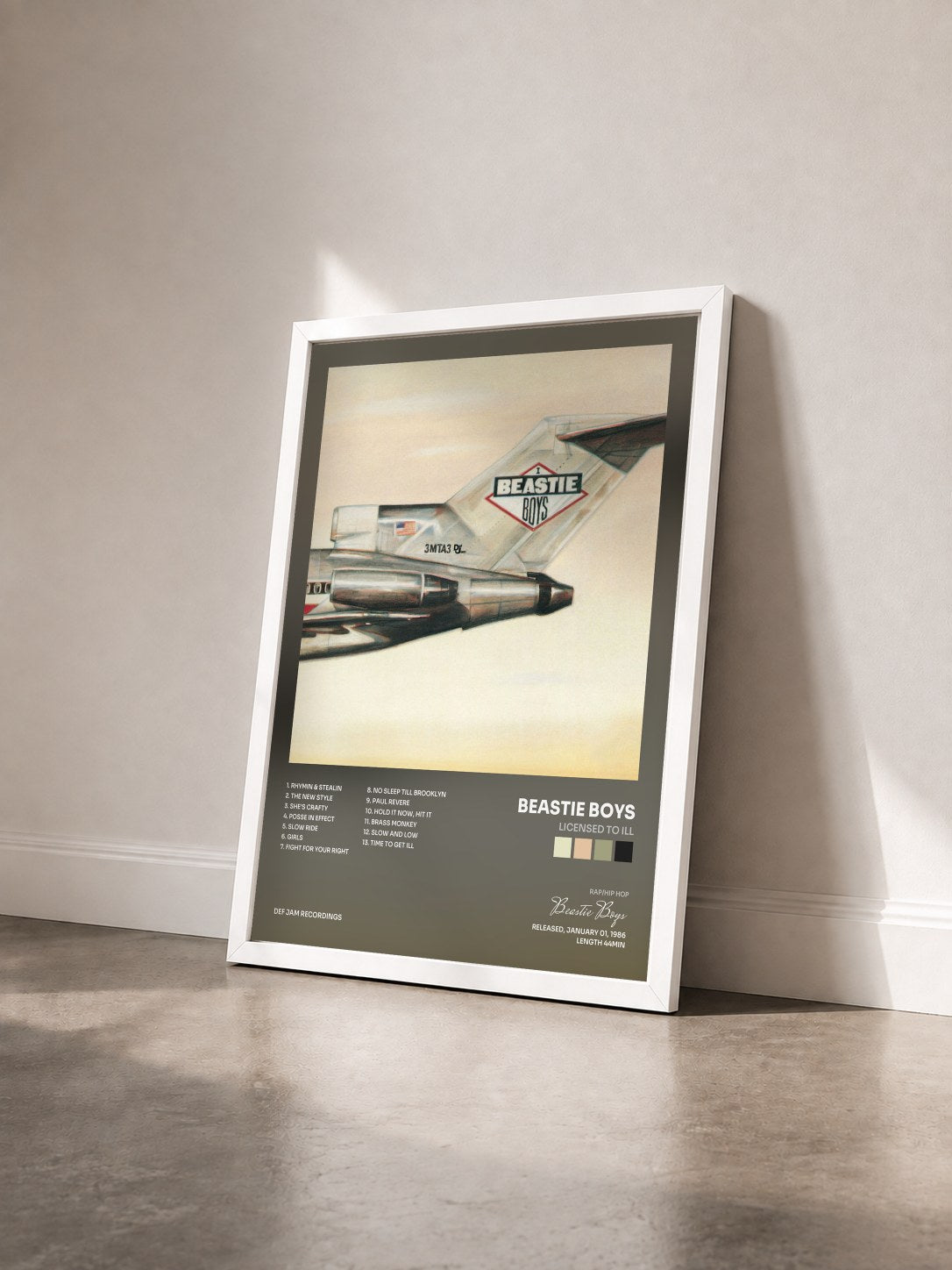 #blanc Tableau de l'album Licensed To Ill de Beastie Boys vu de trois quarts, cadre blanc