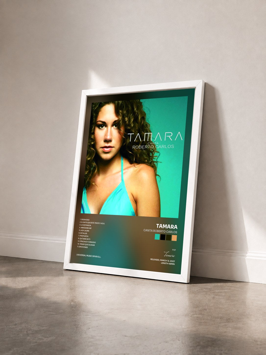 #blanc Tableau de l'album Canta Roberto Carlos de Tamara vu de trois quarts, cadre blanc