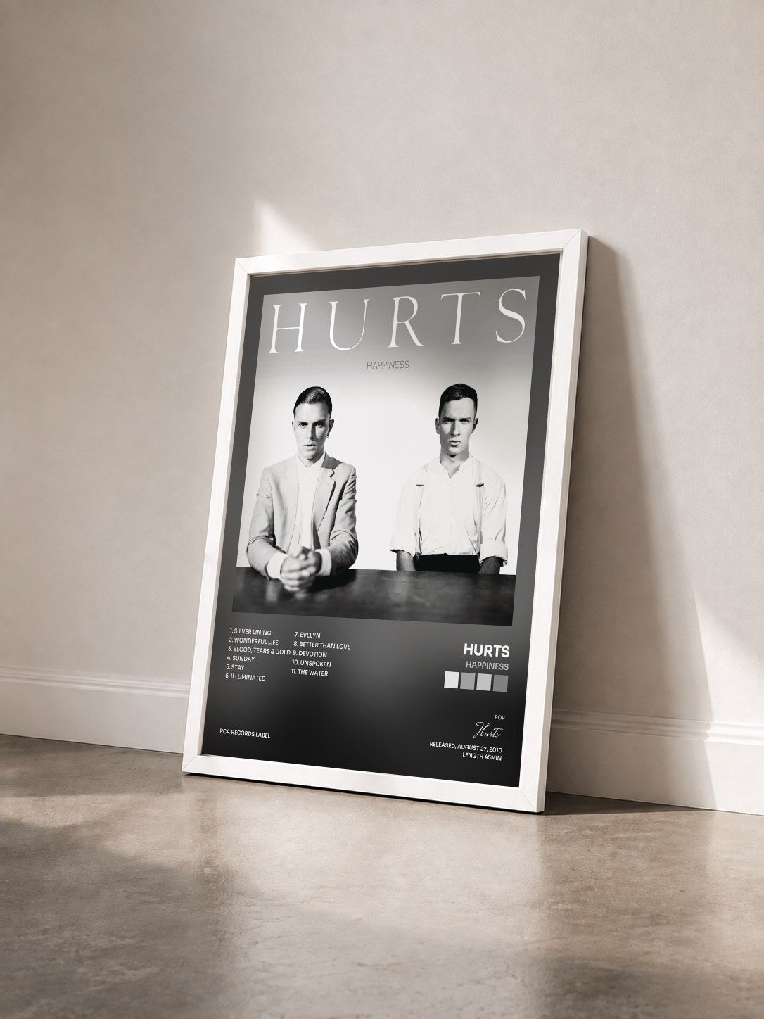 #blanc Tableau de l'album Happiness de Hurts vu de trois quarts, cadre blanc