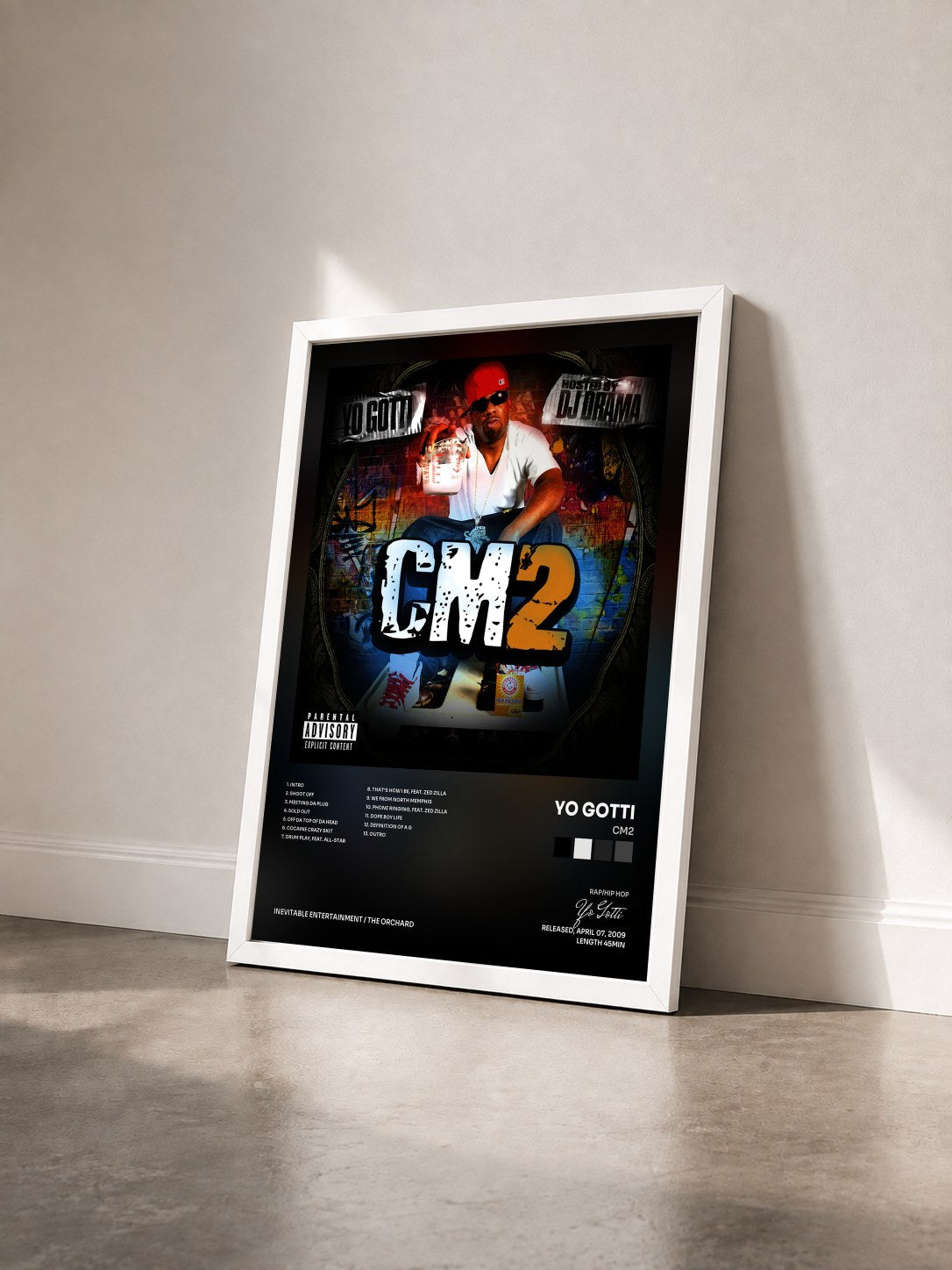 #blanc Tableau de l'album CM2 de Yo Gotti vu de trois quarts, cadre blanc