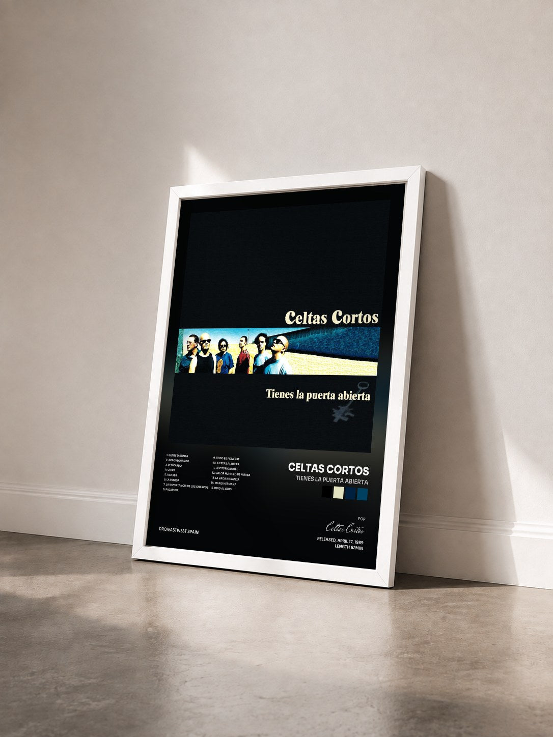 #blanc Tableau de l'album Tienes La Puerta Abierta de Celtas Cortos vu de trois quarts, cadre blanc