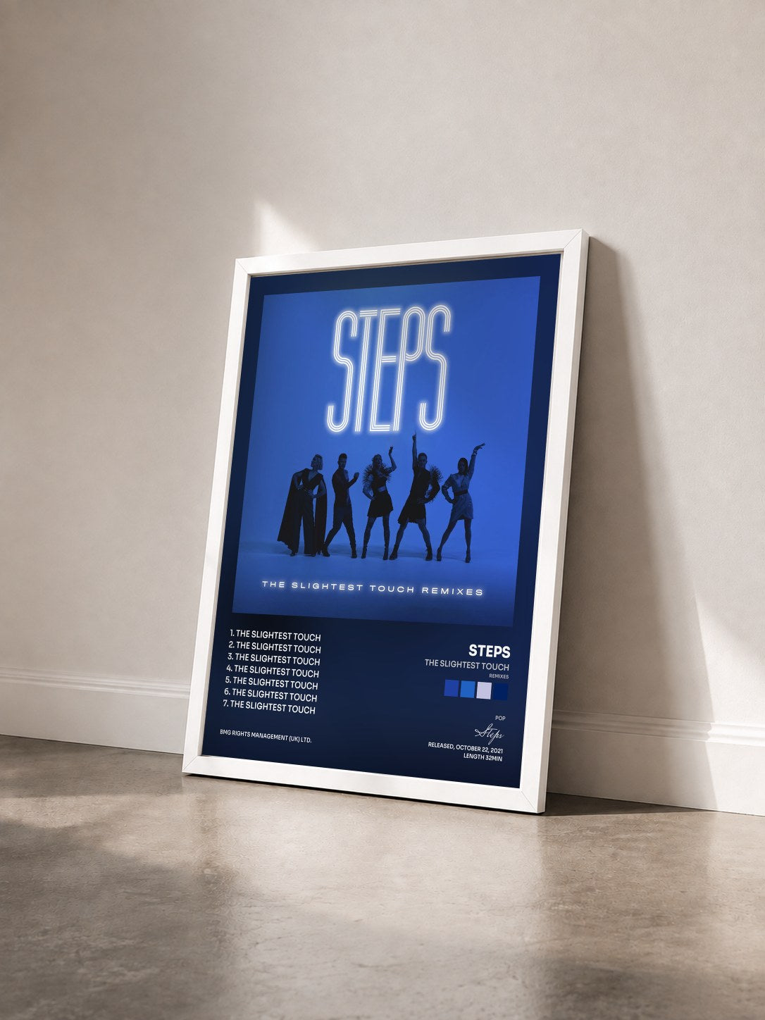 #blanc Tableau de l'album The Slightest Touch (Remixes) de Steps vu de trois quarts, cadre blanc