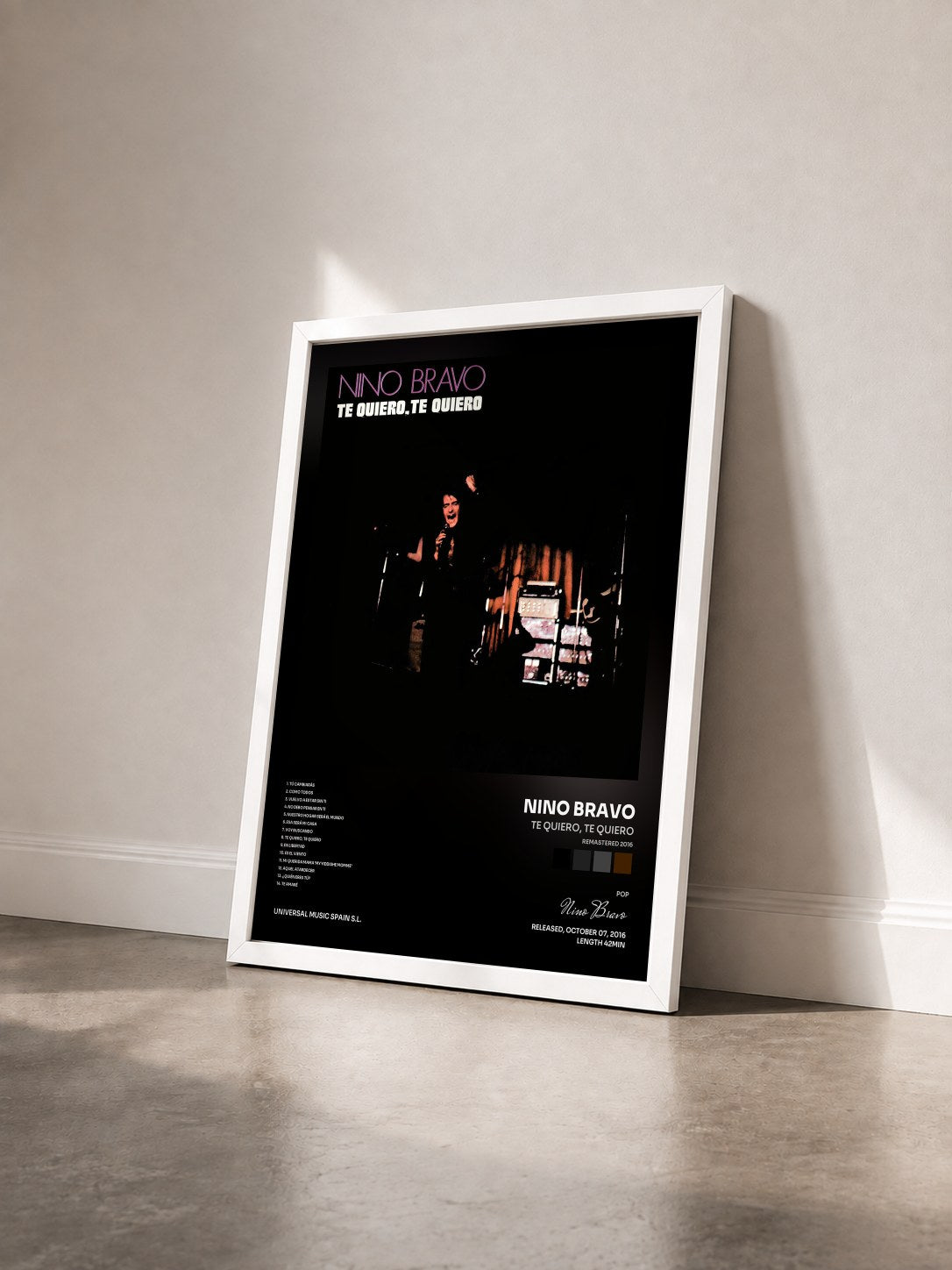 #blanc Tableau de l'album Te Quiero, Te Quiero (Remastered 2016) de Nino Bravo vu de trois quarts, cadre blanc
