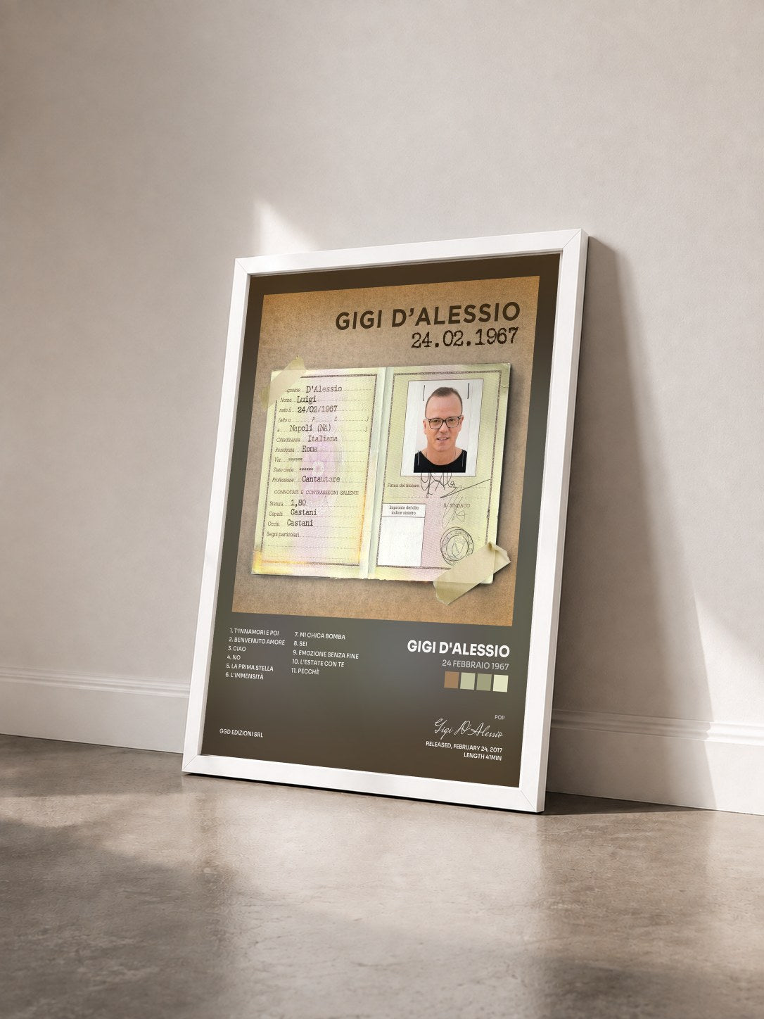 #blanc Tableau de l'album 24 febbraio 1967 de Gigi D'Alessio vu de trois quarts, cadre blanc