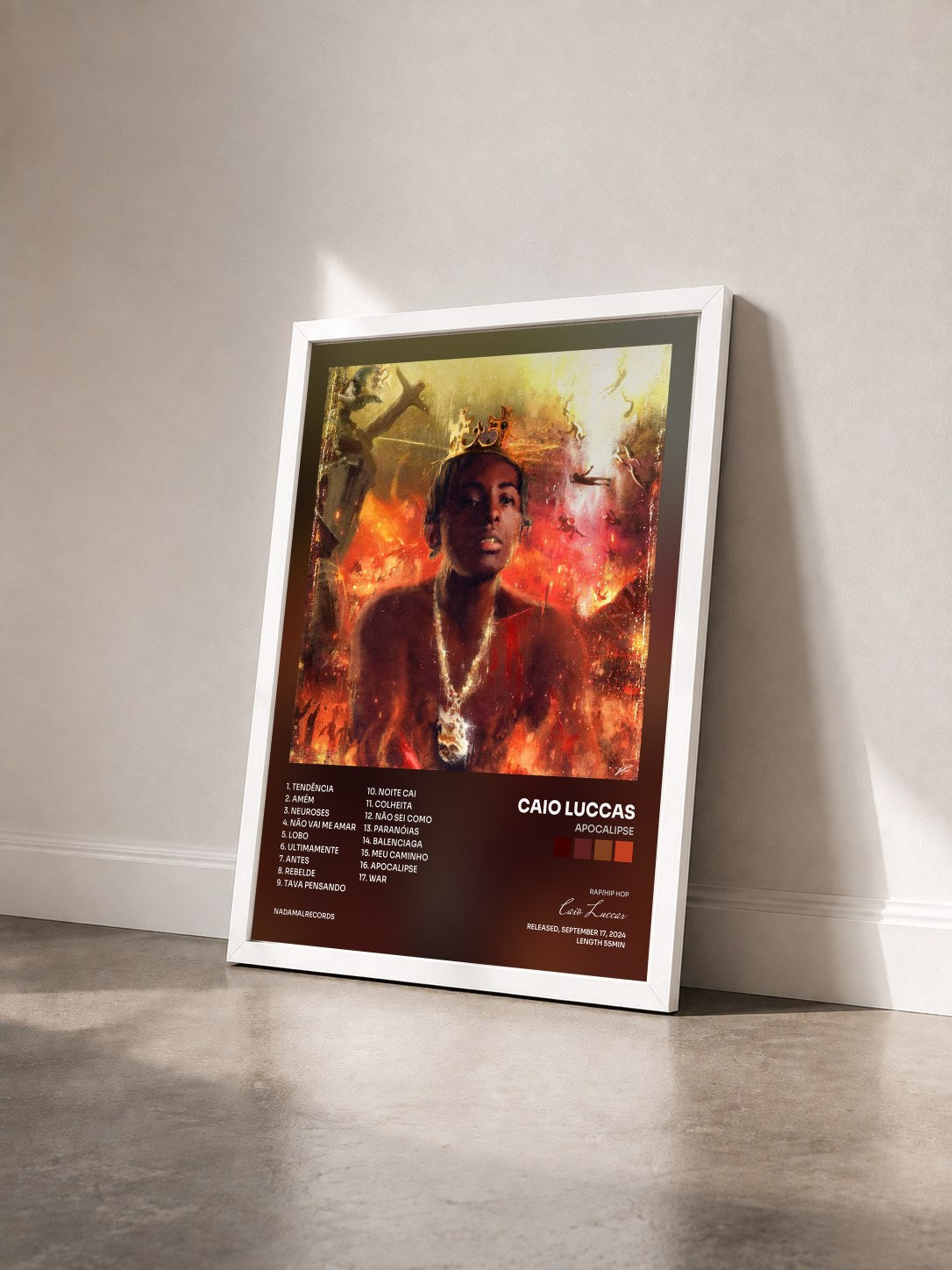 #blanc Tableau de l'album Apocalipse de Caio Luccas vu de trois quarts, cadre blanc