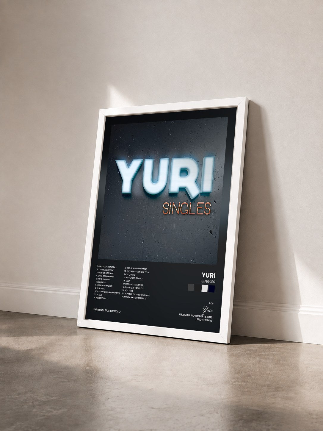 #blanc Tableau de l'album Singles de Yuri vu de trois quarts, cadre blanc