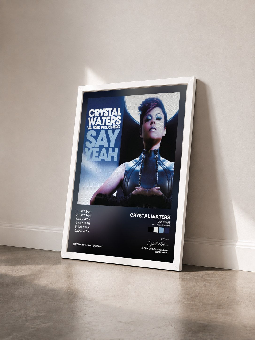#blanc Tableau de l'album Say Yeah (feat. Fred Pellichero) de Crystal Waters vu de trois quarts, cadre blanc