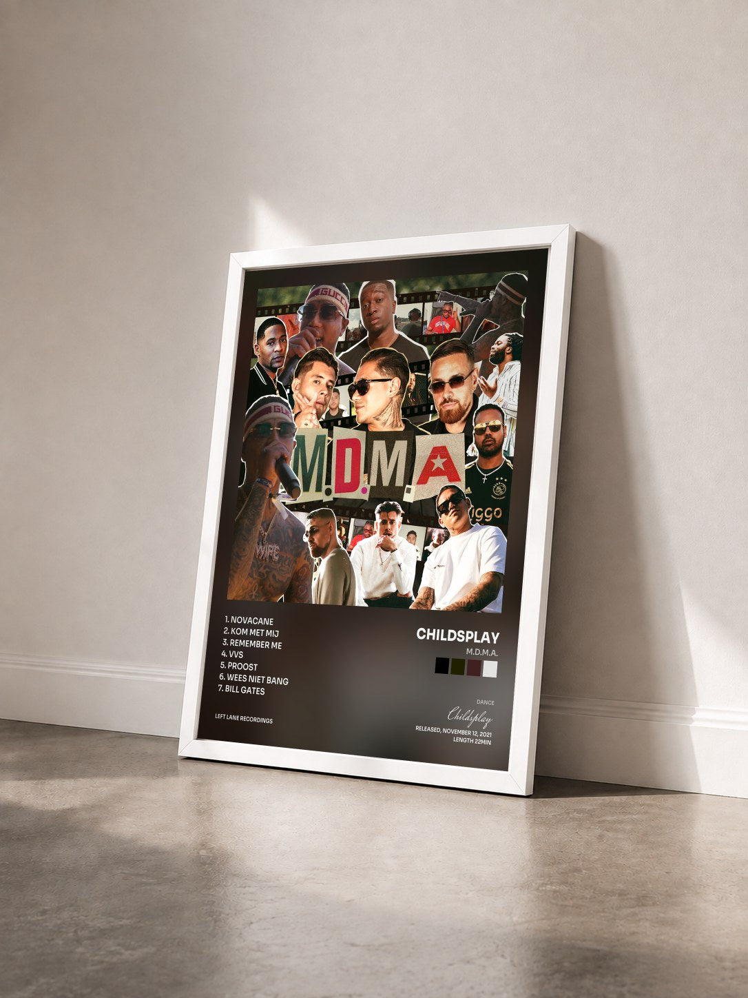 #blanc Tableau de l'album M.D.M.A. de Childsplay vu de trois quarts, cadre blanc