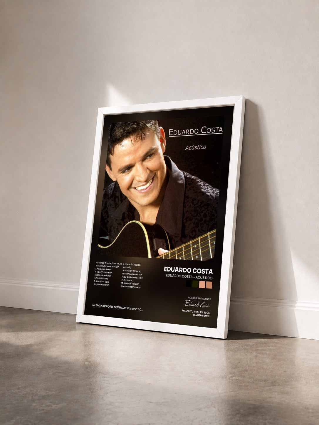 #blanc Tableau de l'album Eduardo Costa - Acustico de Eduardo Costa vu de trois quarts, cadre blanc