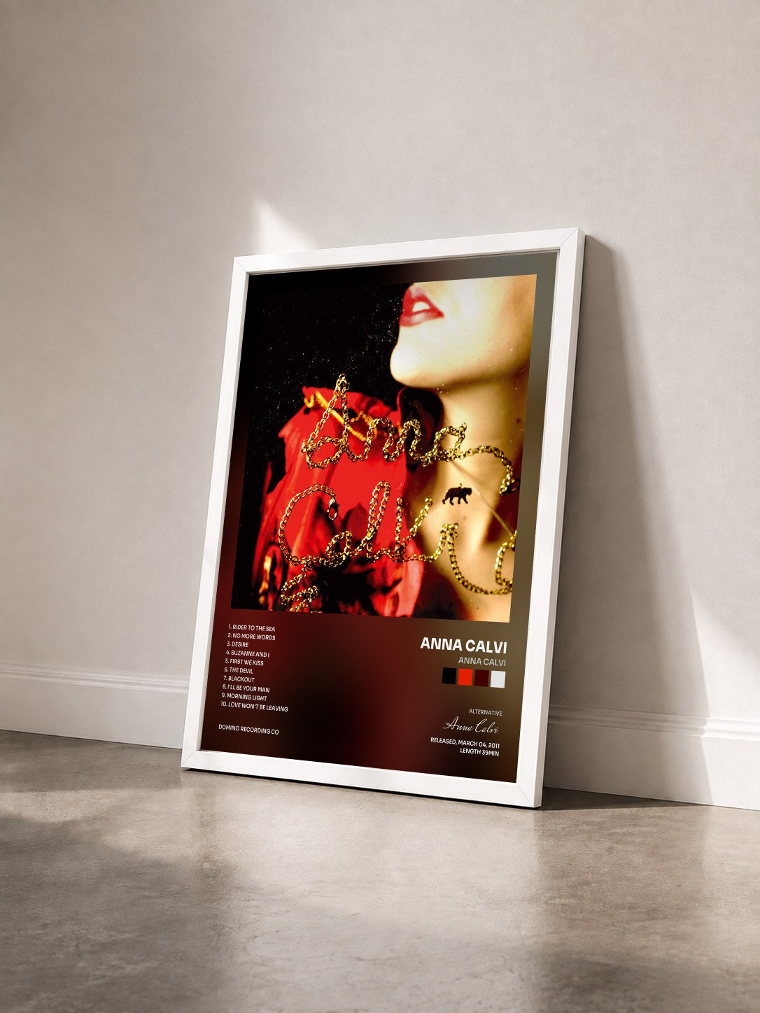 #blanc Tableau de l'album Anna Calvi de Anna Calvi vu de trois quarts, cadre blanc