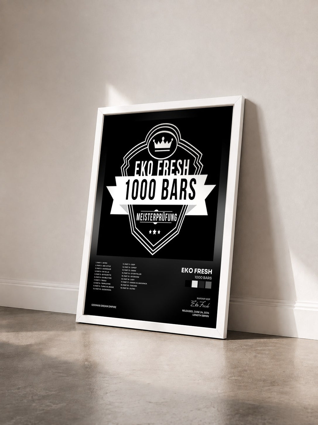 #blanc Tableau de l'album 1000 Bars de Eko Fresh vu de trois quarts, cadre blanc