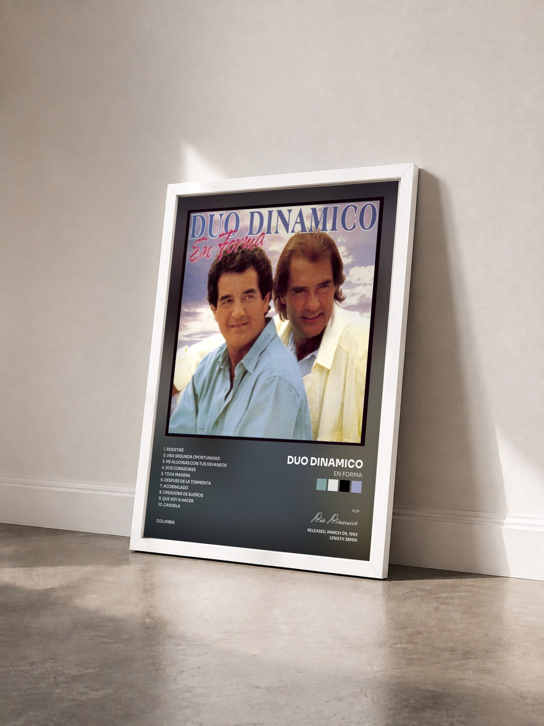 #blanc Tableau de l'album En Forma de Duo Dinamico vu de trois quarts, cadre blanc