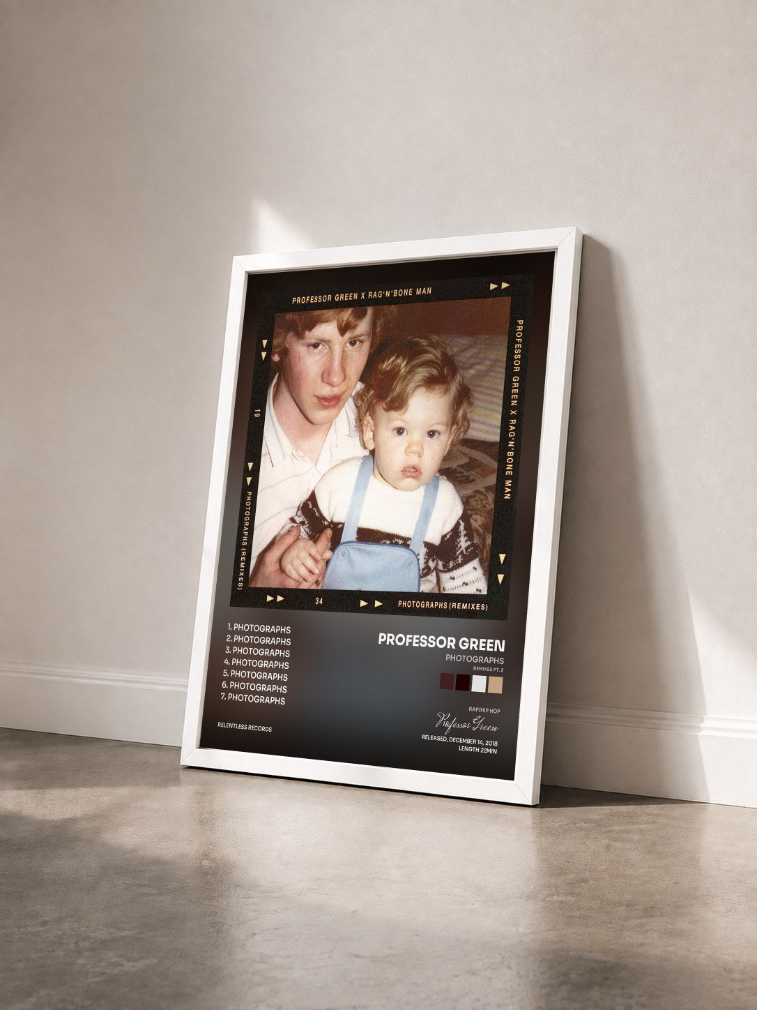 #blanc Tableau de l'album Photographs (Remixes Pt. 2) de Professor Green vu de trois quarts, cadre blanc