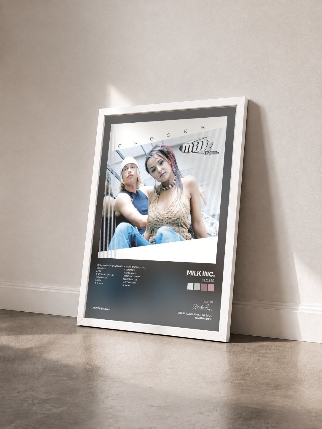 #blanc Tableau de l'album Closer de Milk Inc. vu de trois quarts, cadre blanc