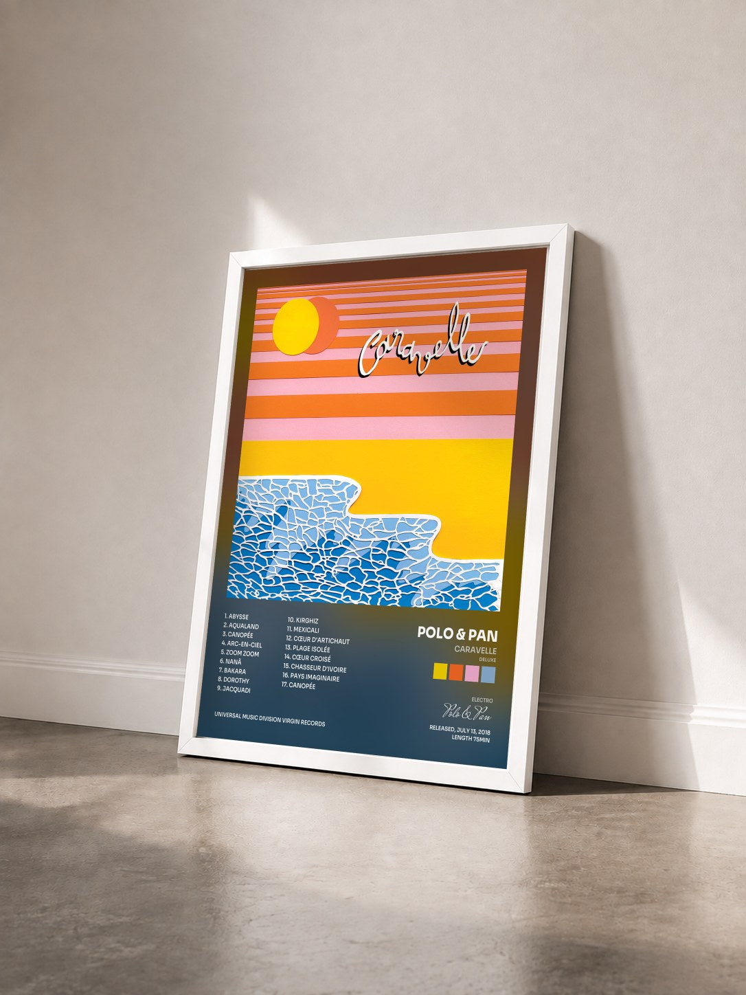 #blanc Tableau de l'album Caravelle (Deluxe) de Polo & Pan vu de trois quarts, cadre blanc