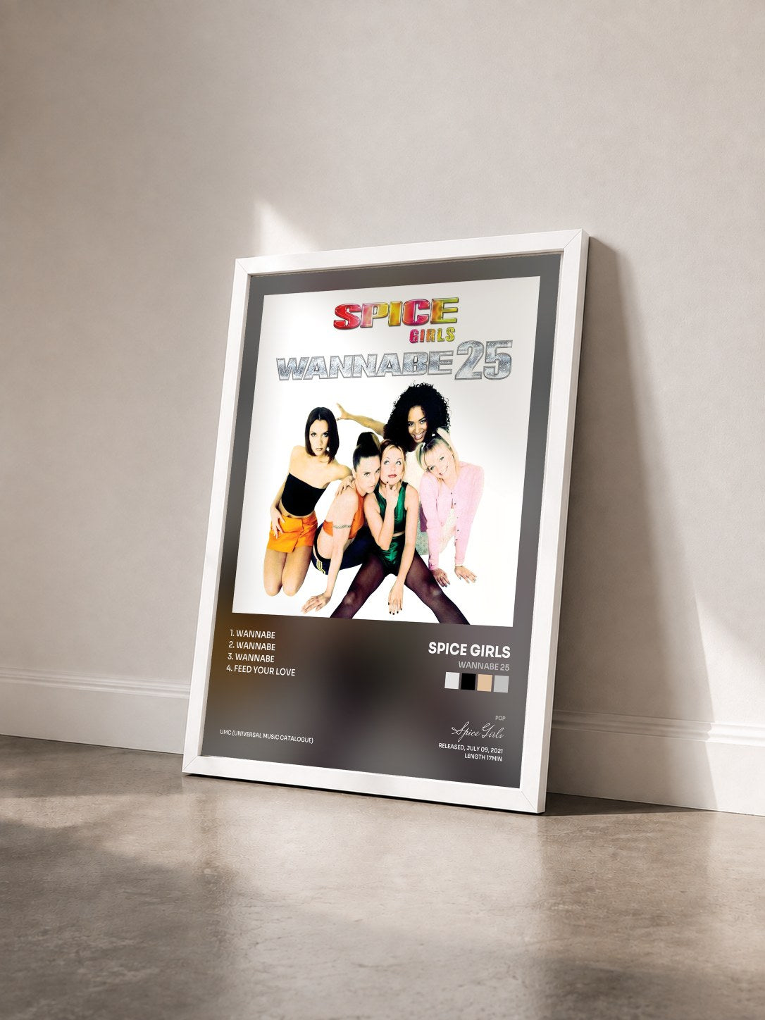 #blanc Tableau de l'album Wannabe 25 de Spice Girls vu de trois quarts, cadre blanc