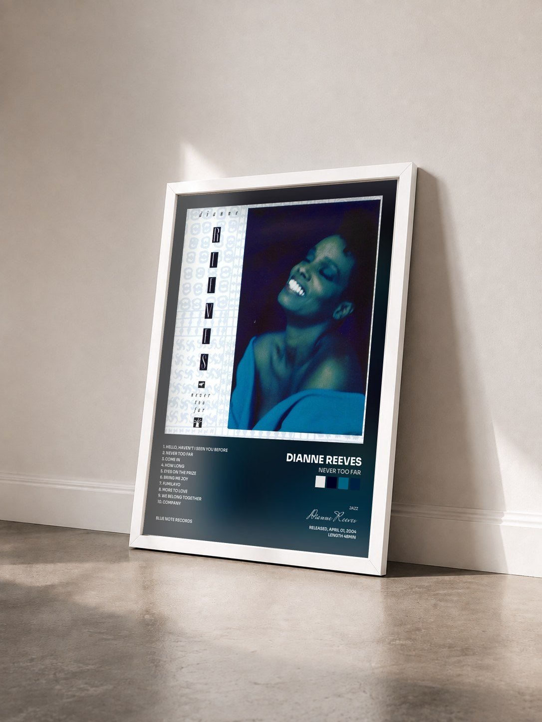 #blanc Tableau de l'album Never Too Far de Dianne Reeves vu de trois quarts, cadre blanc