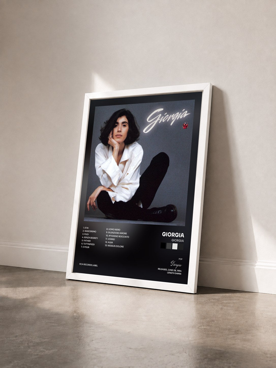#blanc Tableau de l'album Giorgia de Giorgia vu de trois quarts, cadre blanc