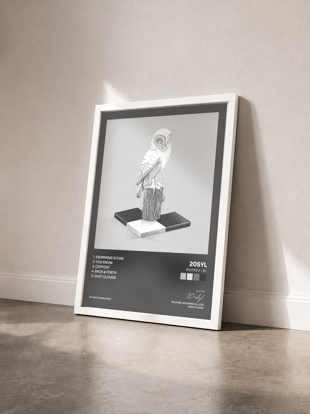 #blanc Tableau de l'album Motifs II - EP de 20Syl vu de trois quarts, cadre blanc