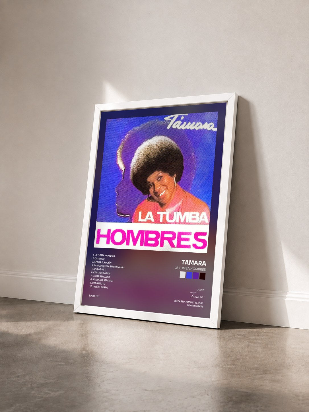 #blanc Tableau de l'album La Tumba Hombres de Tamara vu de trois quarts, cadre blanc
