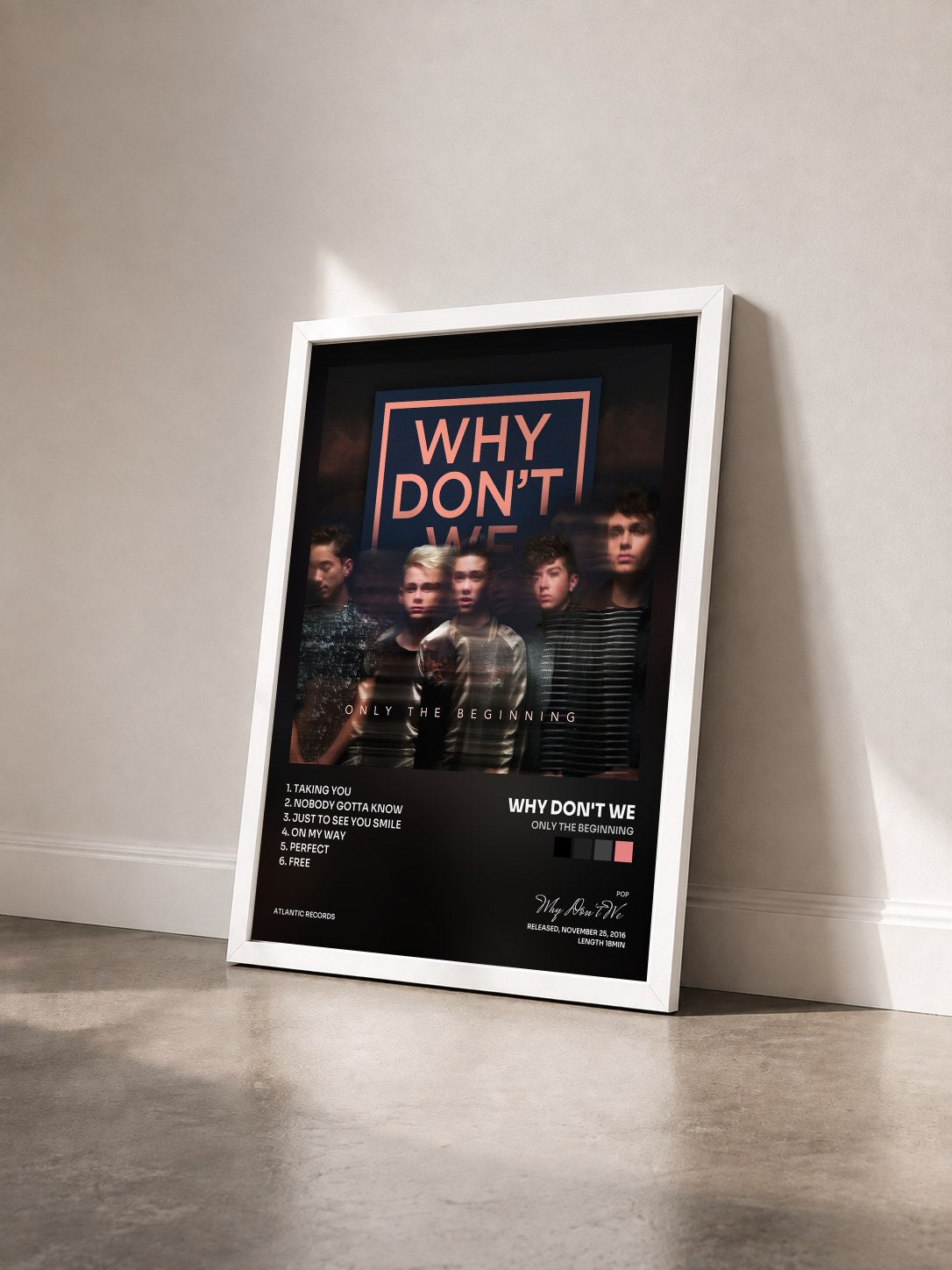 #blanc Tableau de l'album Only The Beginning de Why Don't We vu de trois quarts, cadre blanc