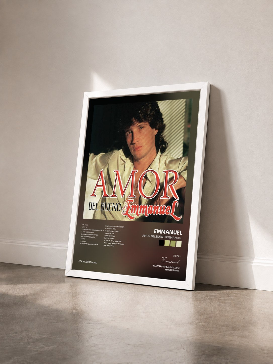 #blanc Tableau de l'album Amor Del Bueno Emmanuel de Emmanuel vu de trois quarts, cadre blanc