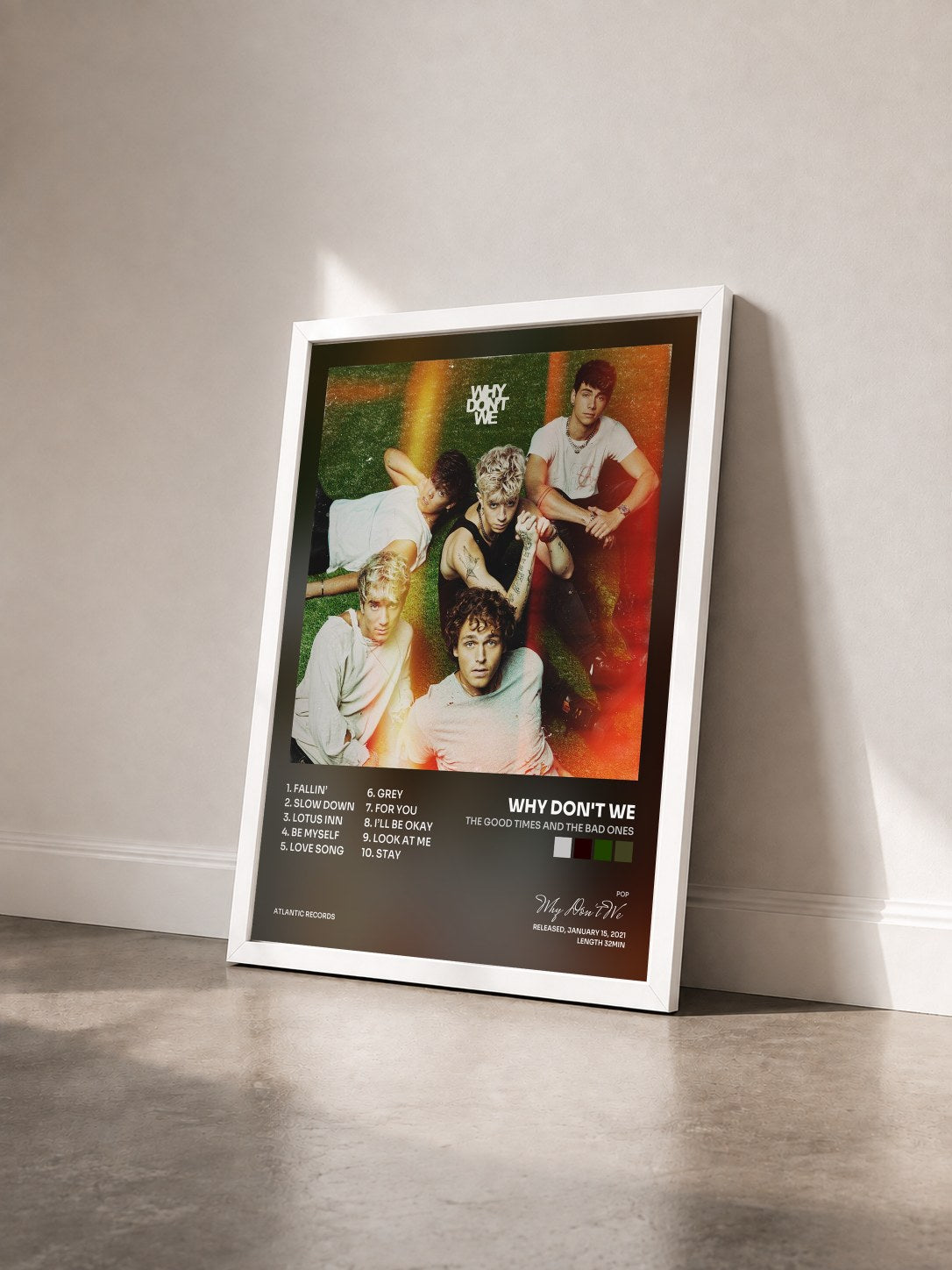 #blanc Tableau de l'album The Good Times and The Bad Ones de Why Don't We vu de trois quarts, cadre blanc