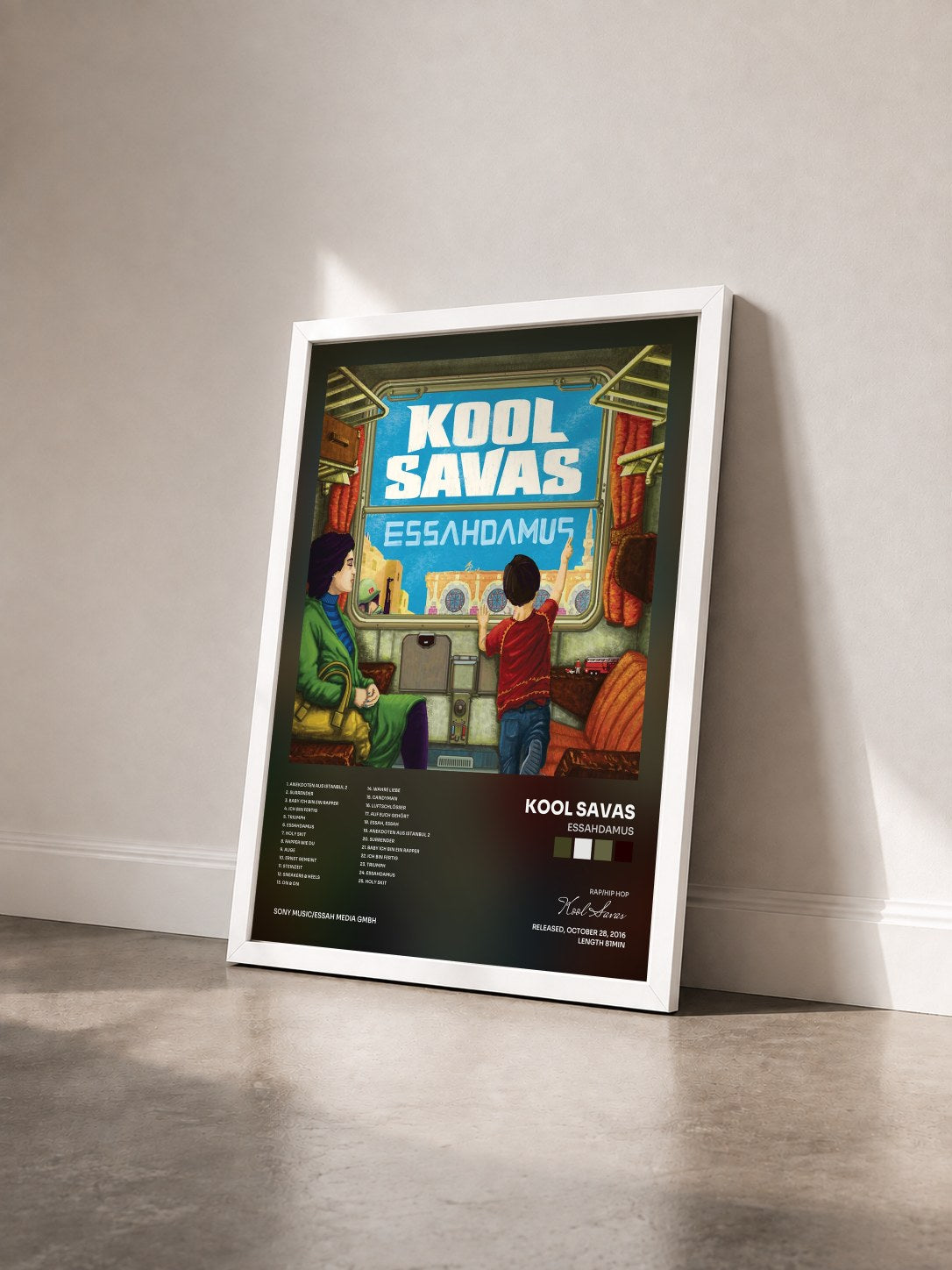 #blanc Tableau de l'album Essahdamus de Kool Savas vu de trois quarts, cadre blanc