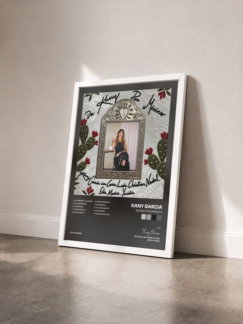 #blanc Tableau de l'album De Kany por México  de Kany Garcia vu de trois quarts, cadre blanc