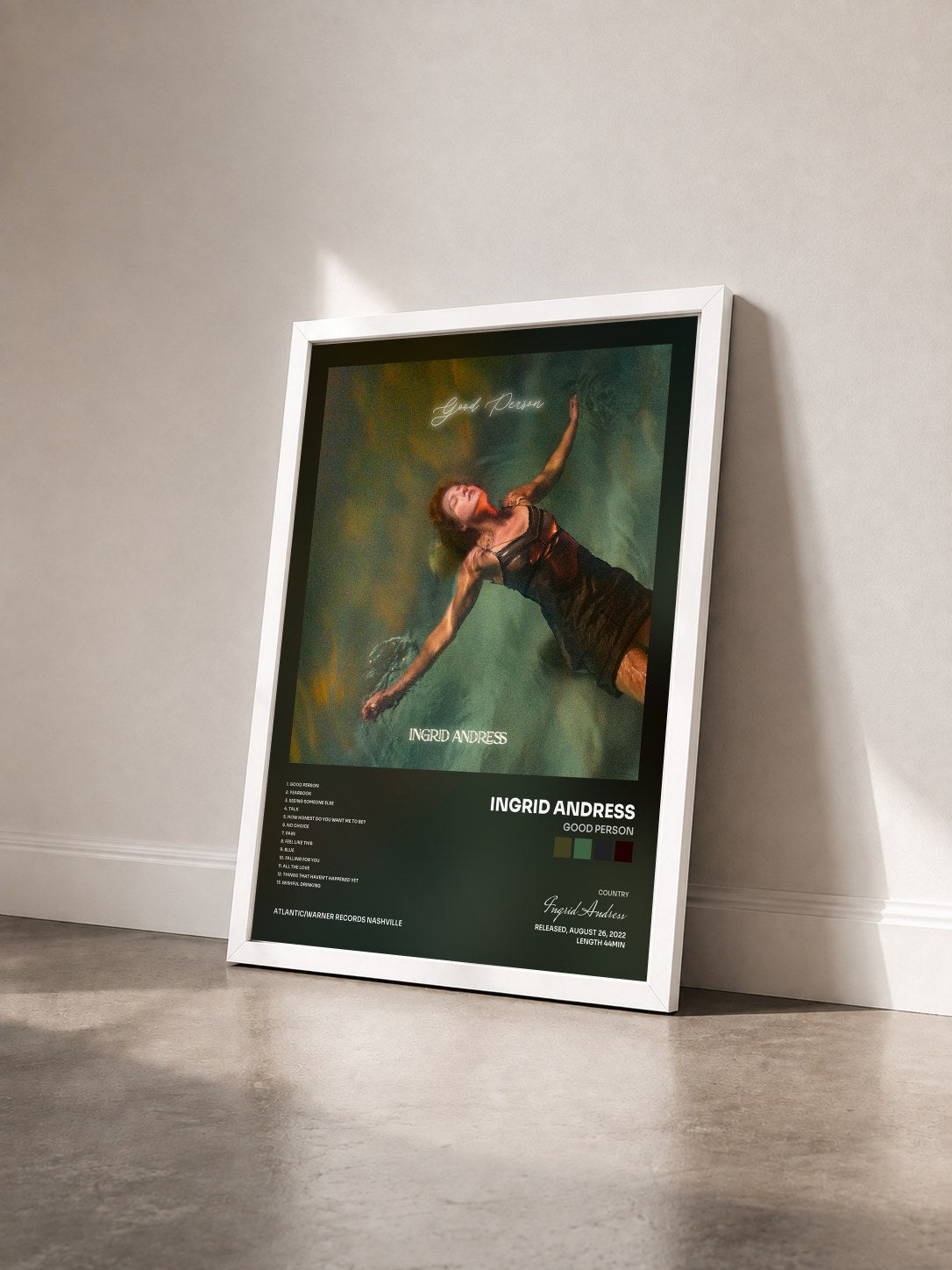 #blanc Tableau de l'album Good Person de Ingrid Andress vu de trois quarts, cadre blanc