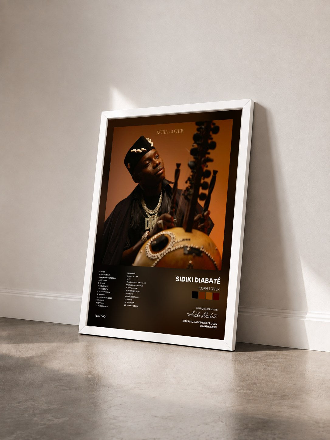 #blanc Tableau de l'album Kora Lover de Sidiki Diabaté vu de trois quarts, cadre blanc