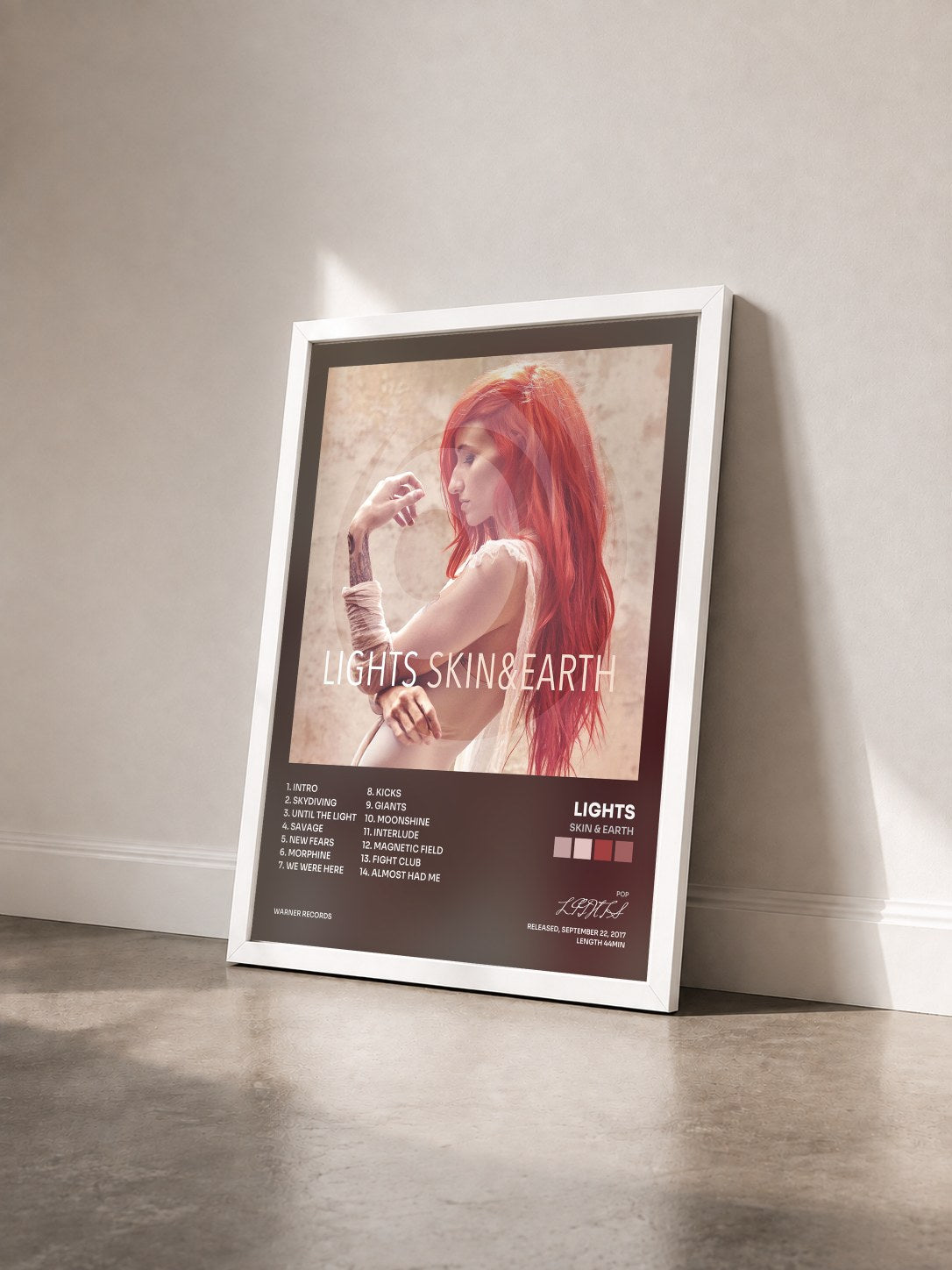 #blanc Tableau de l'album Skin & Earth de LIGHTS vu de trois quarts, cadre blanc