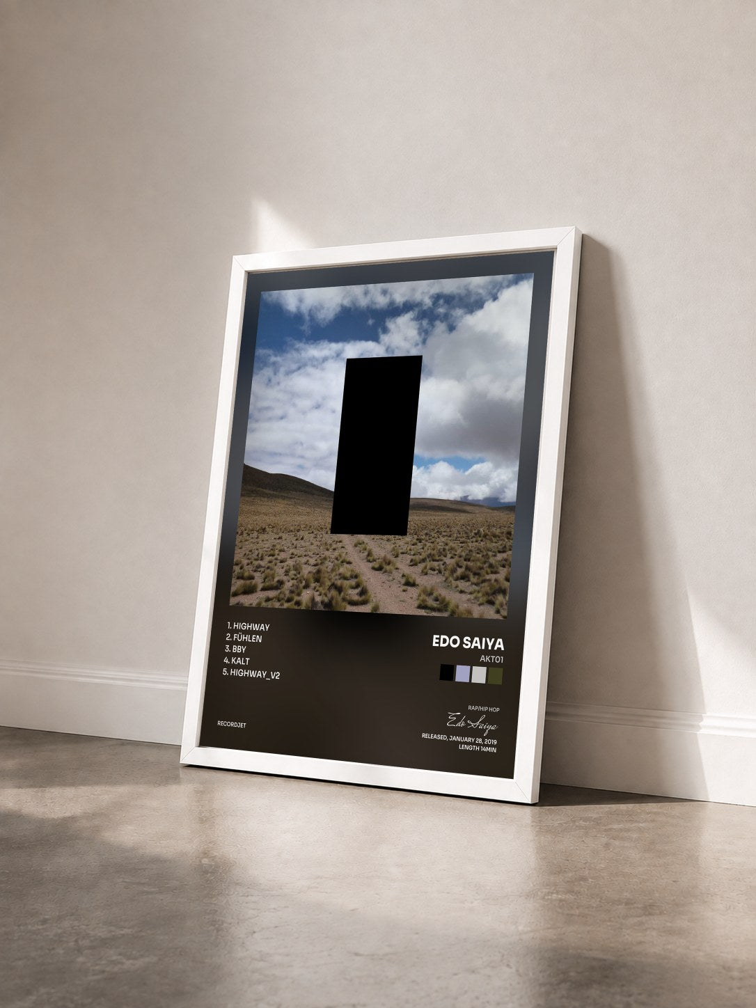 #blanc Tableau de l'album AKT01 de Edo Saiya vu de trois quarts, cadre blanc