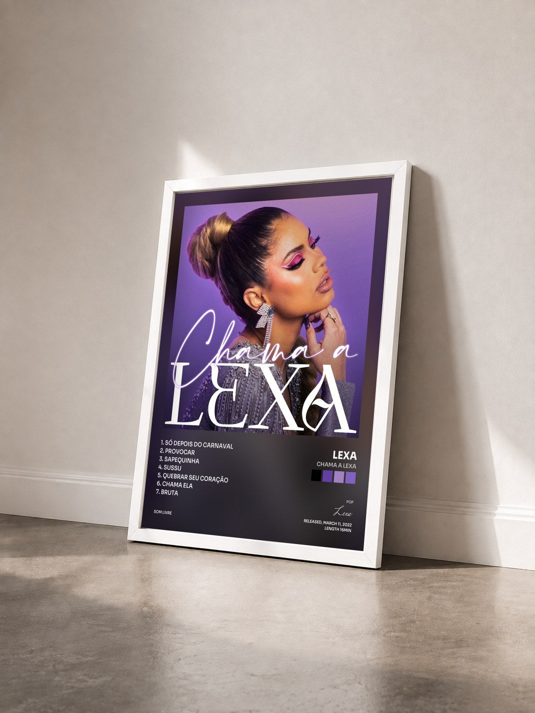 #blanc Tableau de l'album Chama A Lexa de Lexa vu de trois quarts, cadre blanc