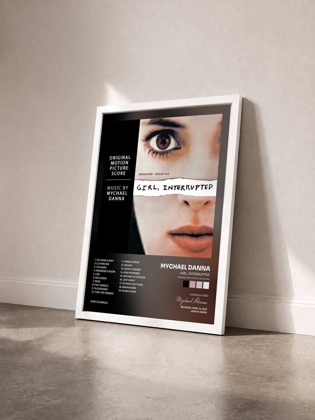 #blanc Tableau de l'album Girl, Interrupted (Original Motion Picture Score) de Mychael Danna vu de trois quarts, cadre blanc